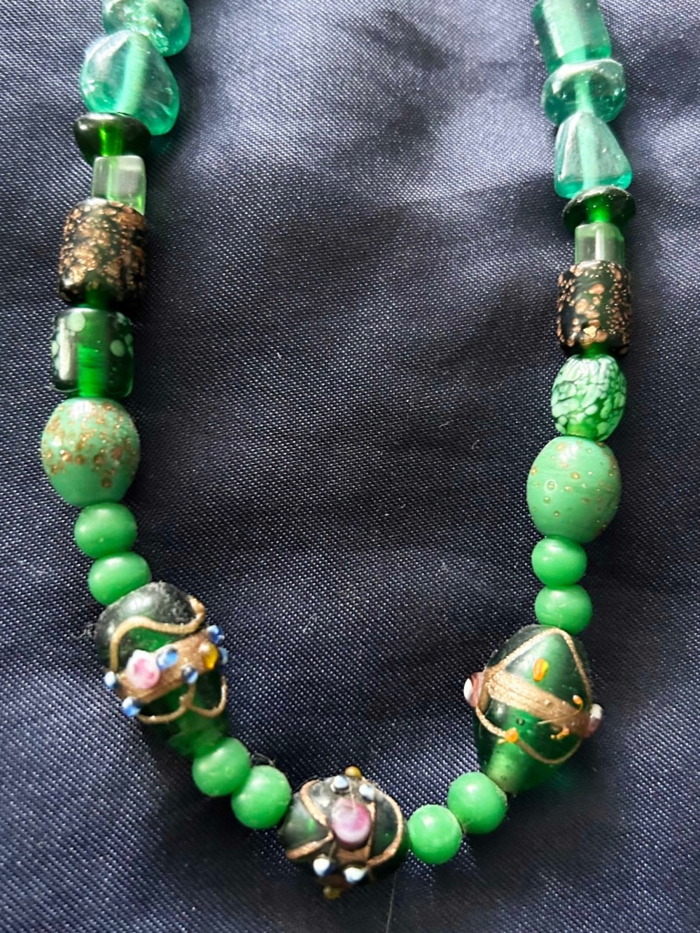 NECKLACE GREEN LAMPWORK GLASS & WOOD BEADS, 20 INCHES, LOBSTER CLASP, TAGS ON,